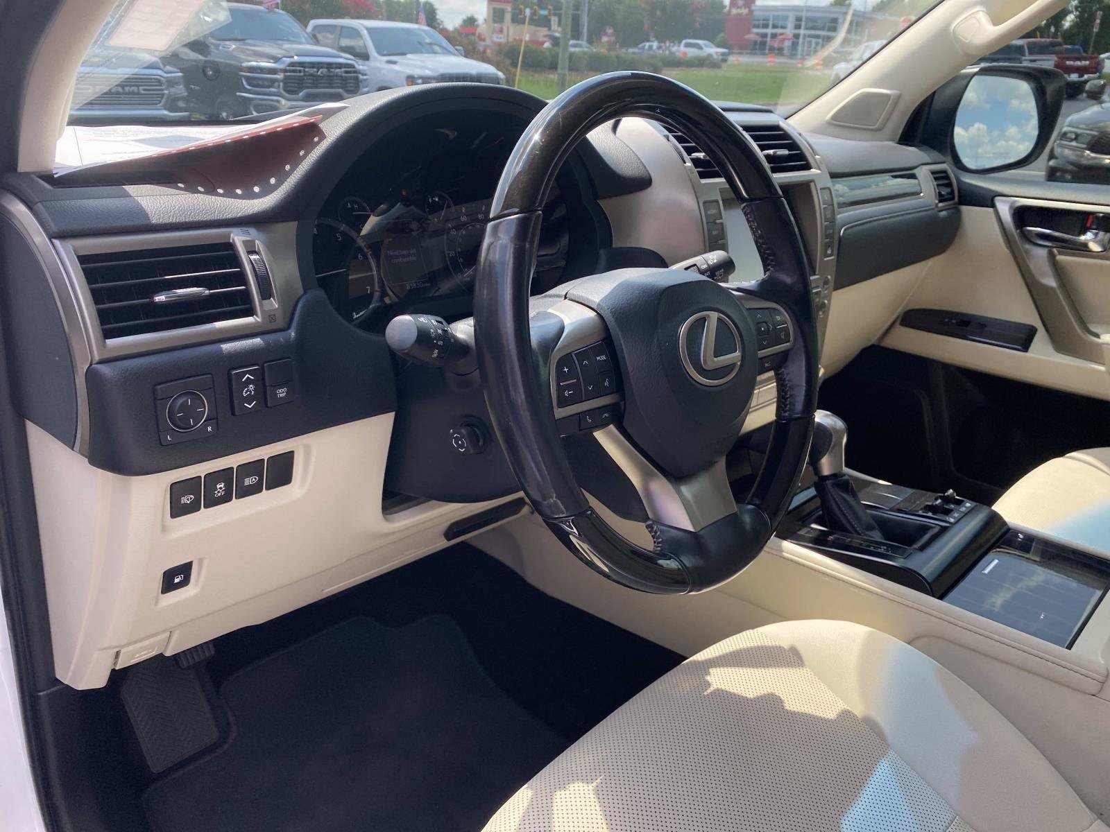 Used 2020 Lexus GX 460 Premium w/ Premium Package AWD/4WD image 25