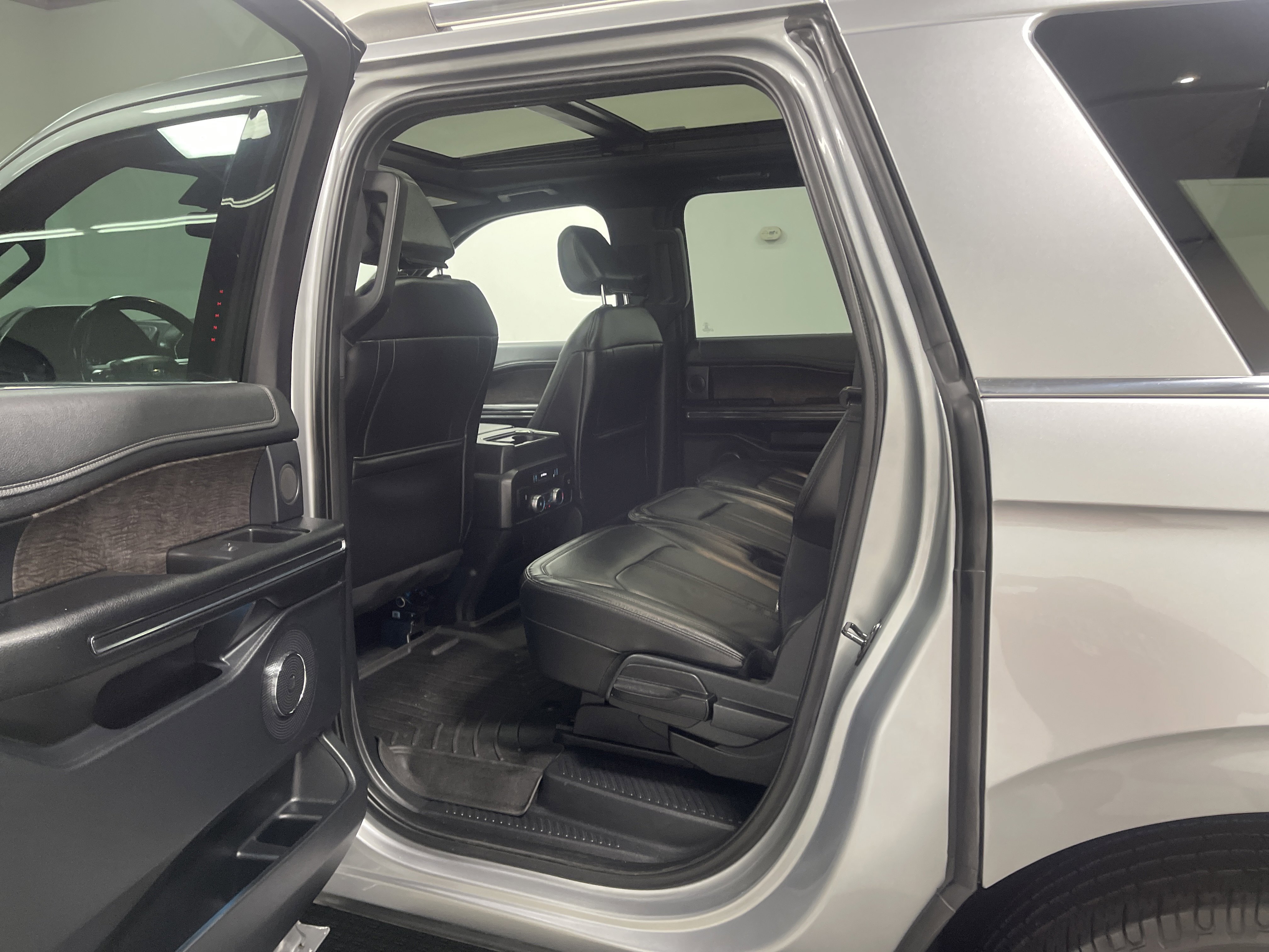Used 2021 Ford Expedition Max Limited image 13