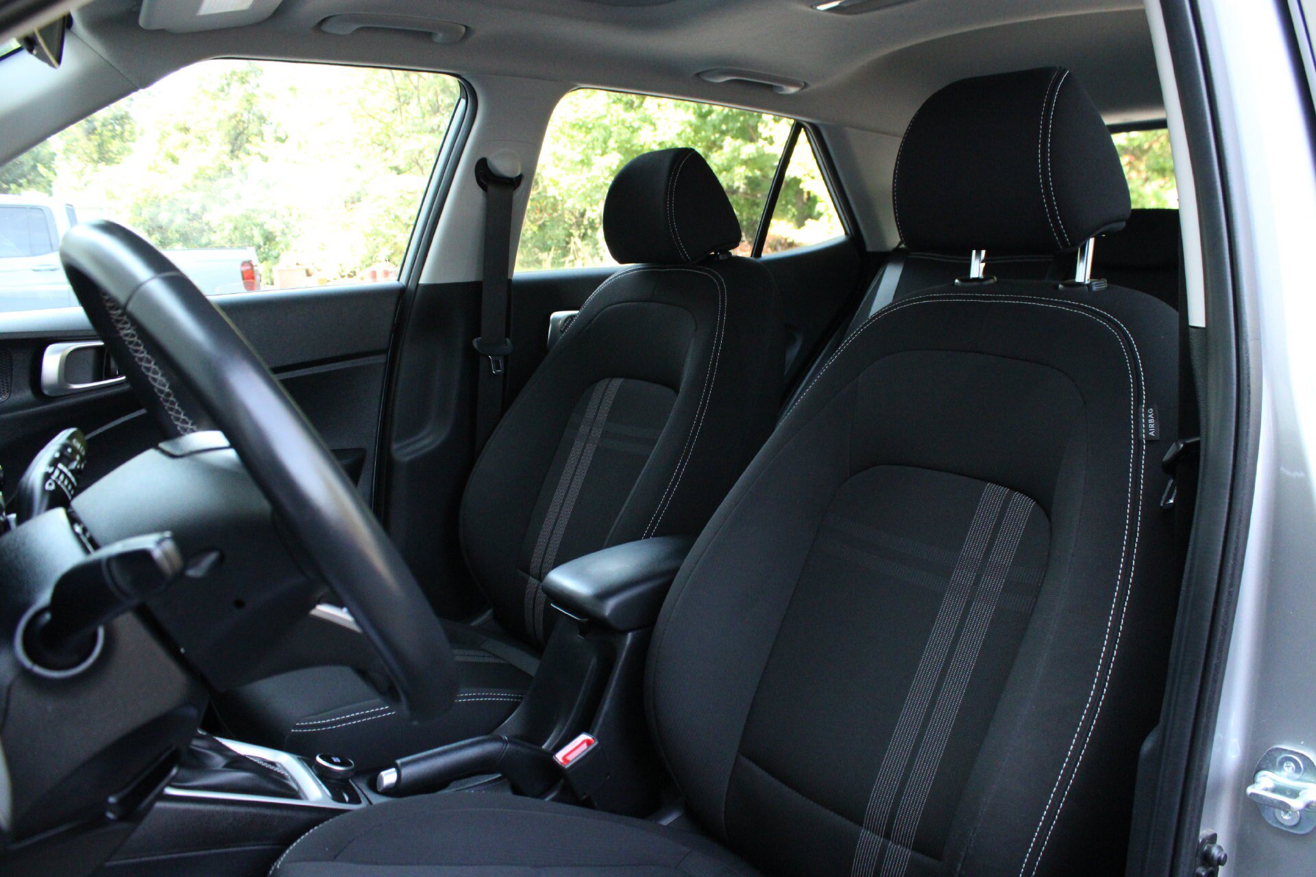 Used 2025 Hyundai Venue SEL FWD image 13