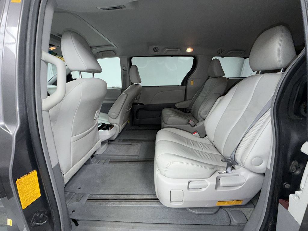 Used 2014 Toyota Sienna XLE AWD/4WD image 13