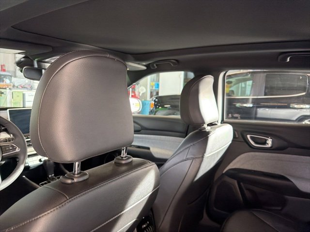 Used 2024 Jeep Compass Latitude w/ Sun and Sound Group image 16