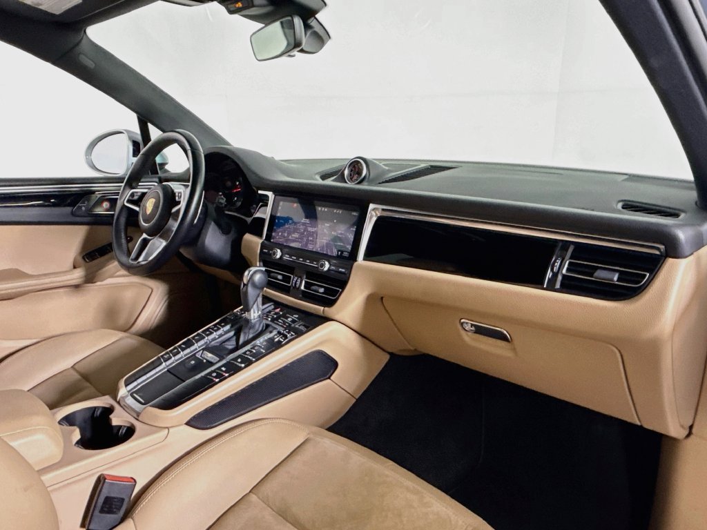 Certified 2021 Porsche Macan AWD/4WD image 17