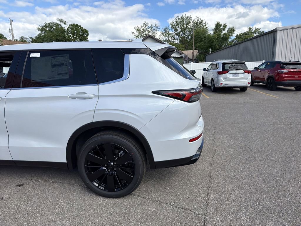 New 2026 Mitsubishi Outlander LE FWD image 7