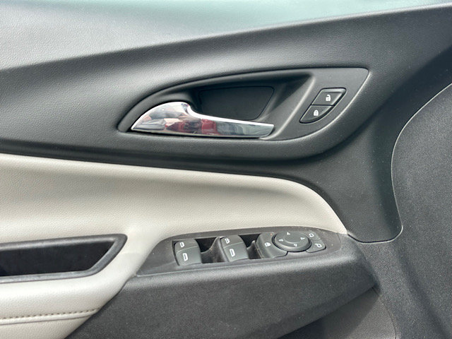 Used 2018 Chevrolet Equinox Premier FWD image 25