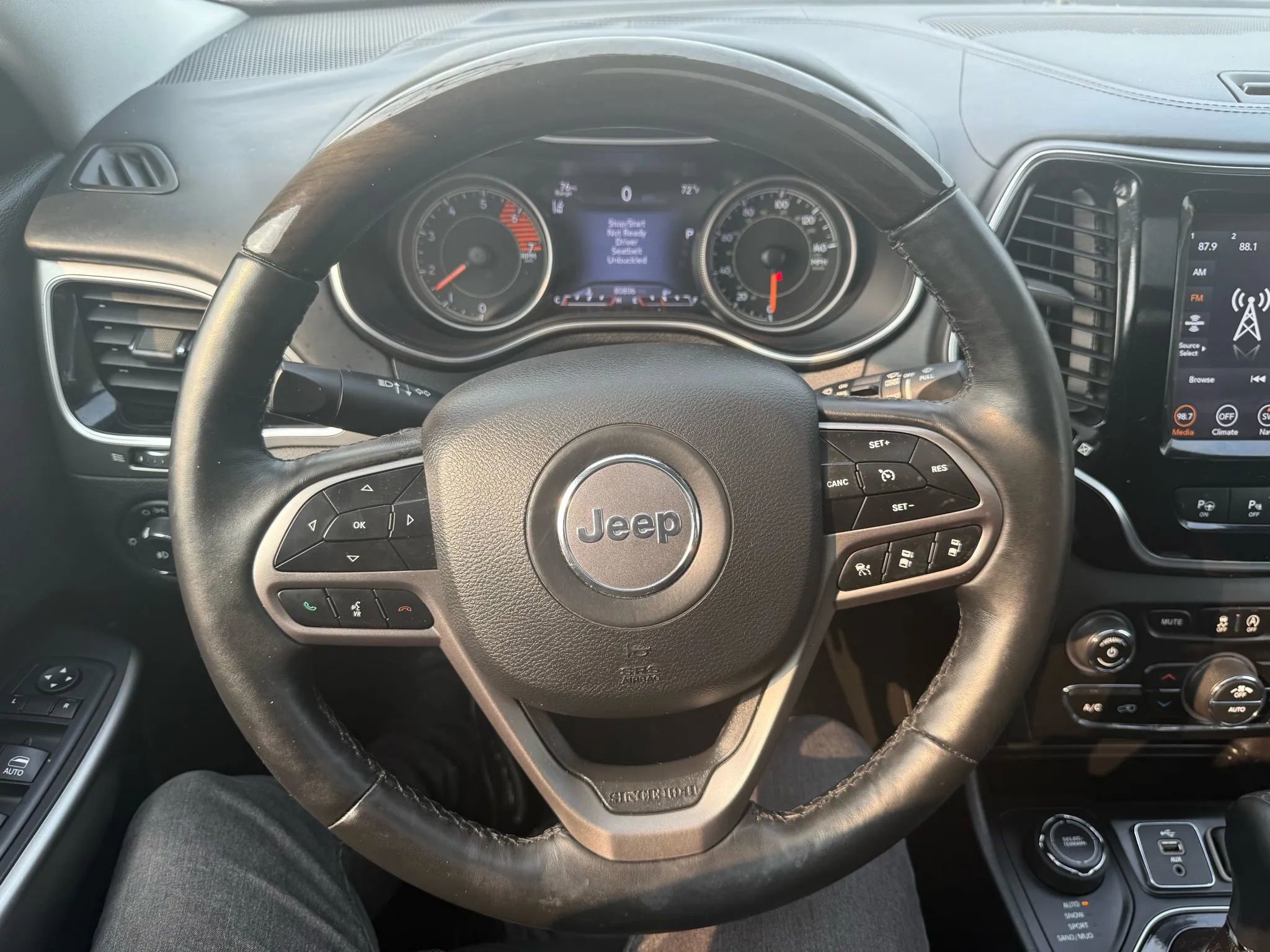 Used 2019 Jeep Cherokee Overland w/ Technology Group image 12