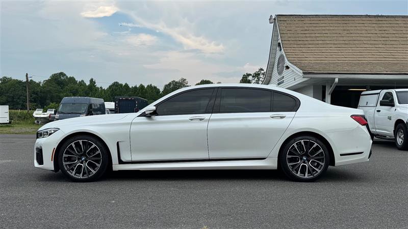 Used 2022 BMW 740i w/ M Sport Package RWD image 12