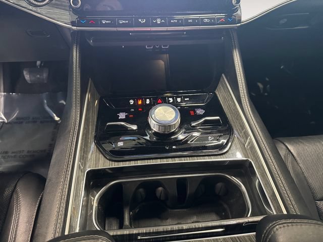 Used 2022 Jeep Wagoneer Series III AWD/4WD image 14