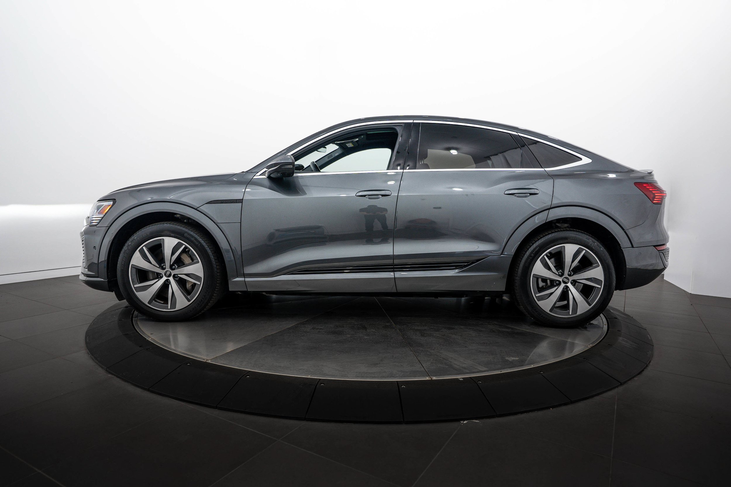 Certified 2024 Audi Q8 e-tron Prestige w/ Prestige Package AWD/4WD image 6