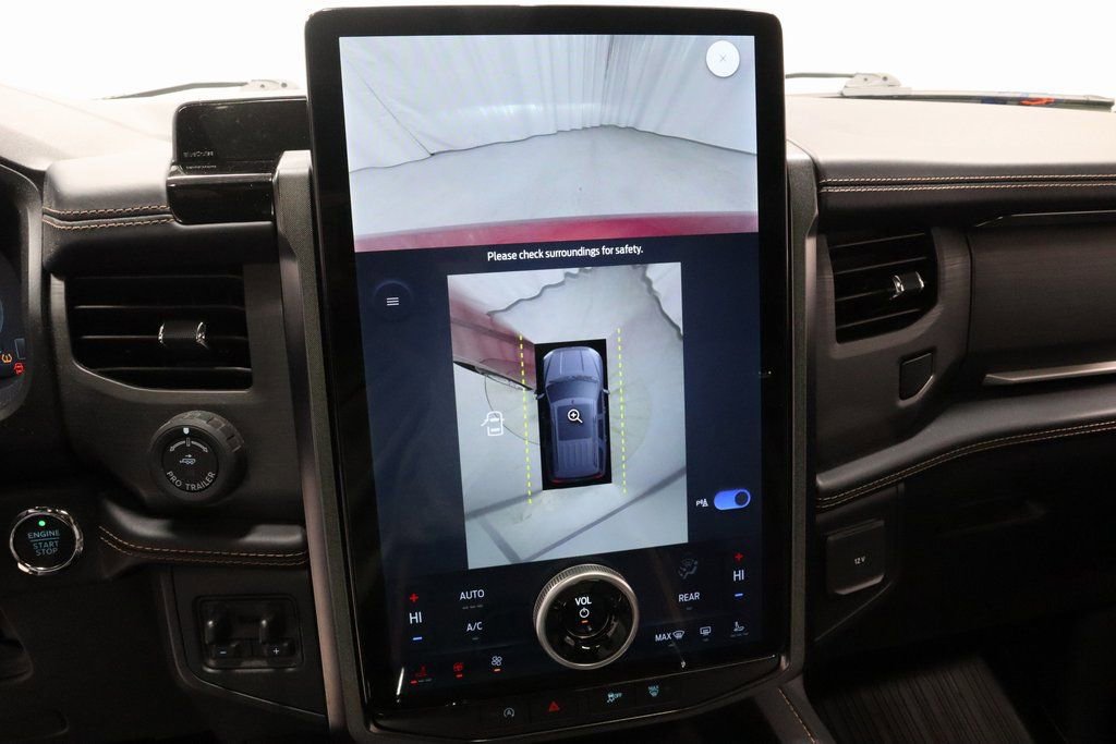 Certified 2022 Ford Expedition Platinum image 3