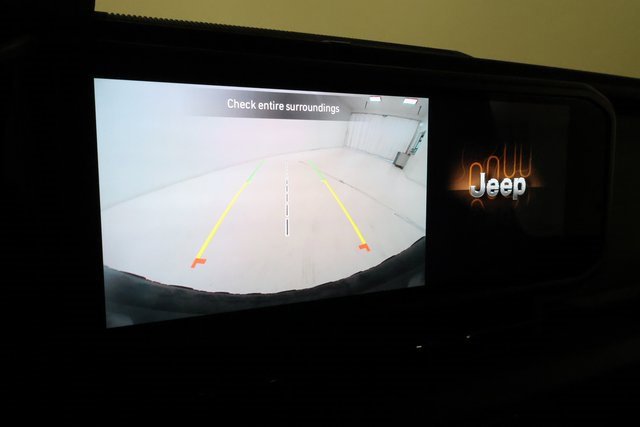 Used 2024 Jeep Wrangler Unlimited image 16