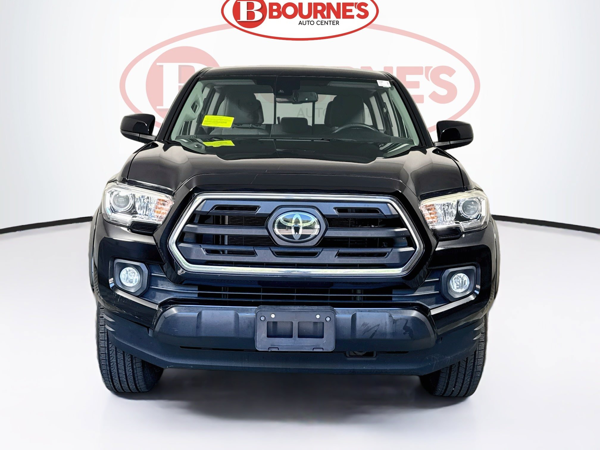 Used 2018 Toyota Tacoma SR5 AWD/4WD image 4