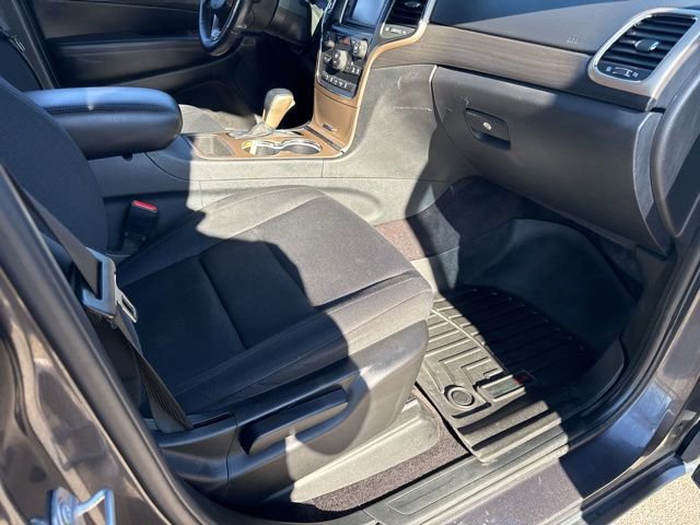 Used 2017 Jeep Grand Cherokee Laredo w/ Quick Order Package 23E image 28