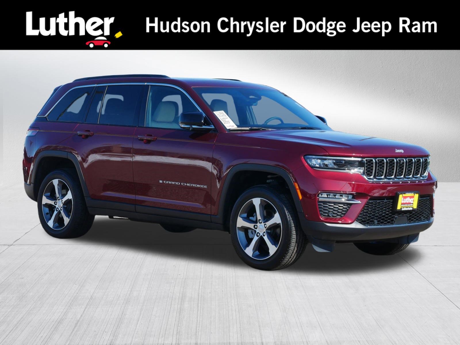 Used 2025 Jeep Grand Cherokee Limited w/ Luxury Tech Group II AWD/4WD image 1