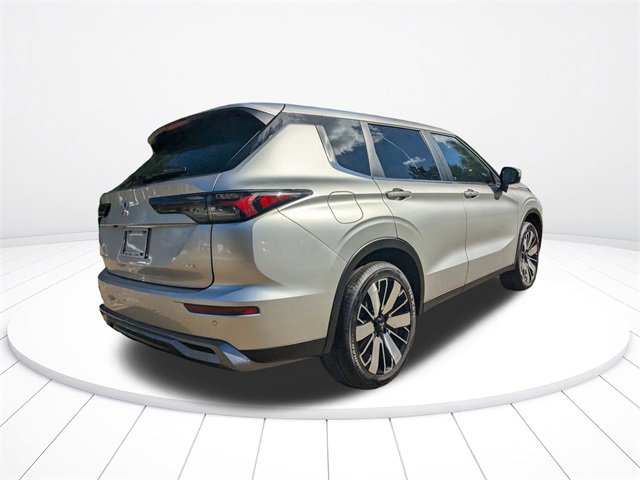 New 2025 Mitsubishi Outlander SE image 4