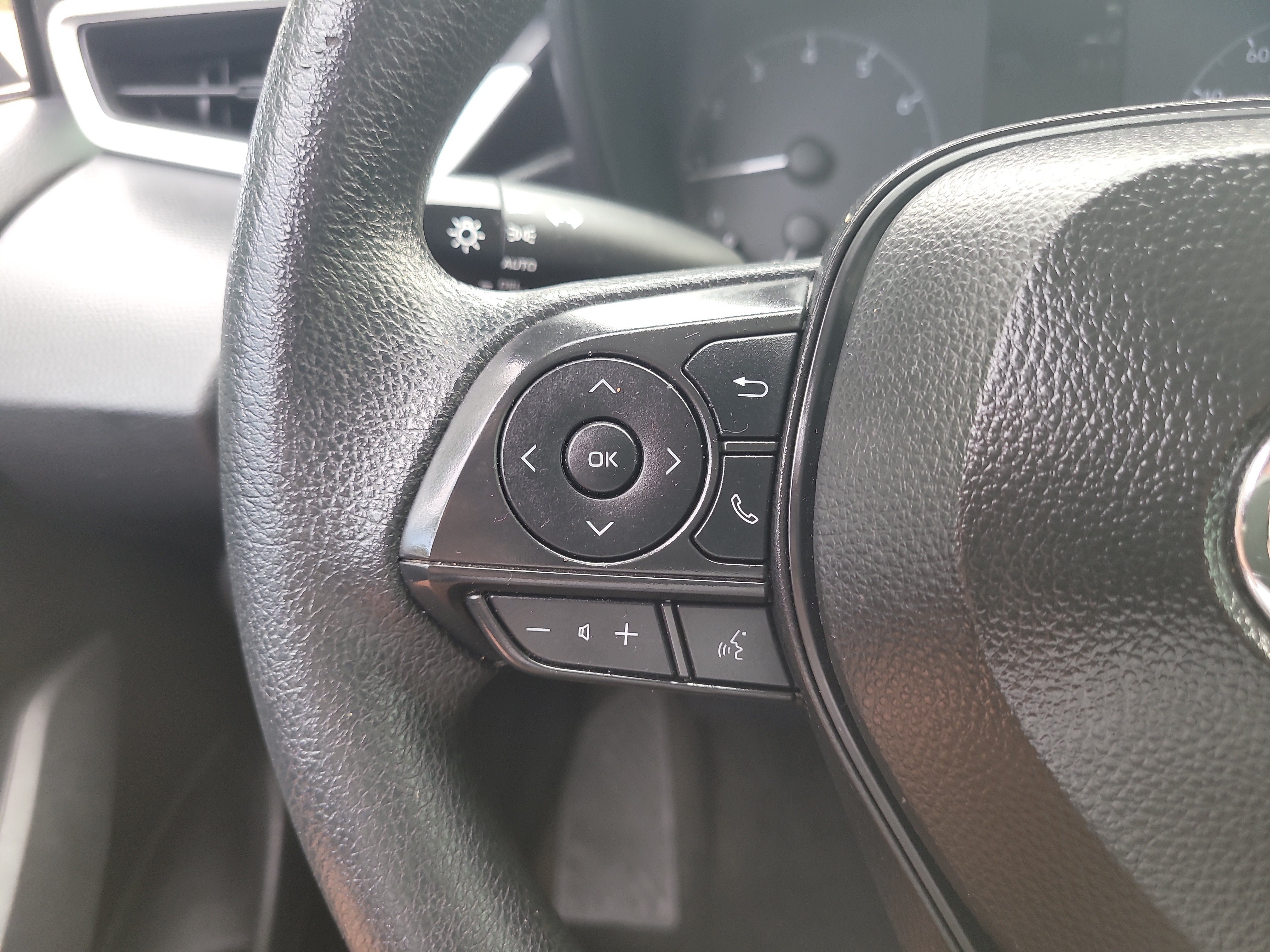 Certified 2025 Toyota Corolla LE FWD image 27