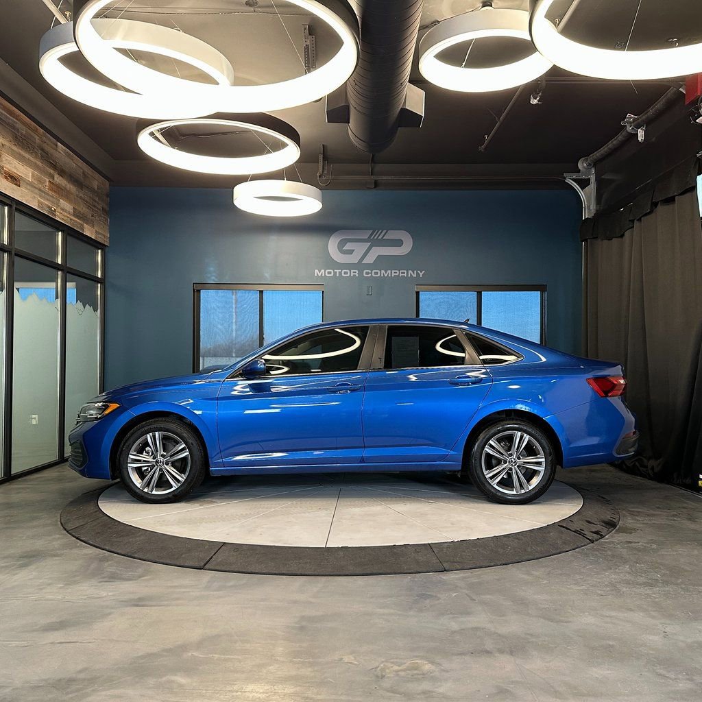 Used 2024 Volkswagen Jetta SE image 6
