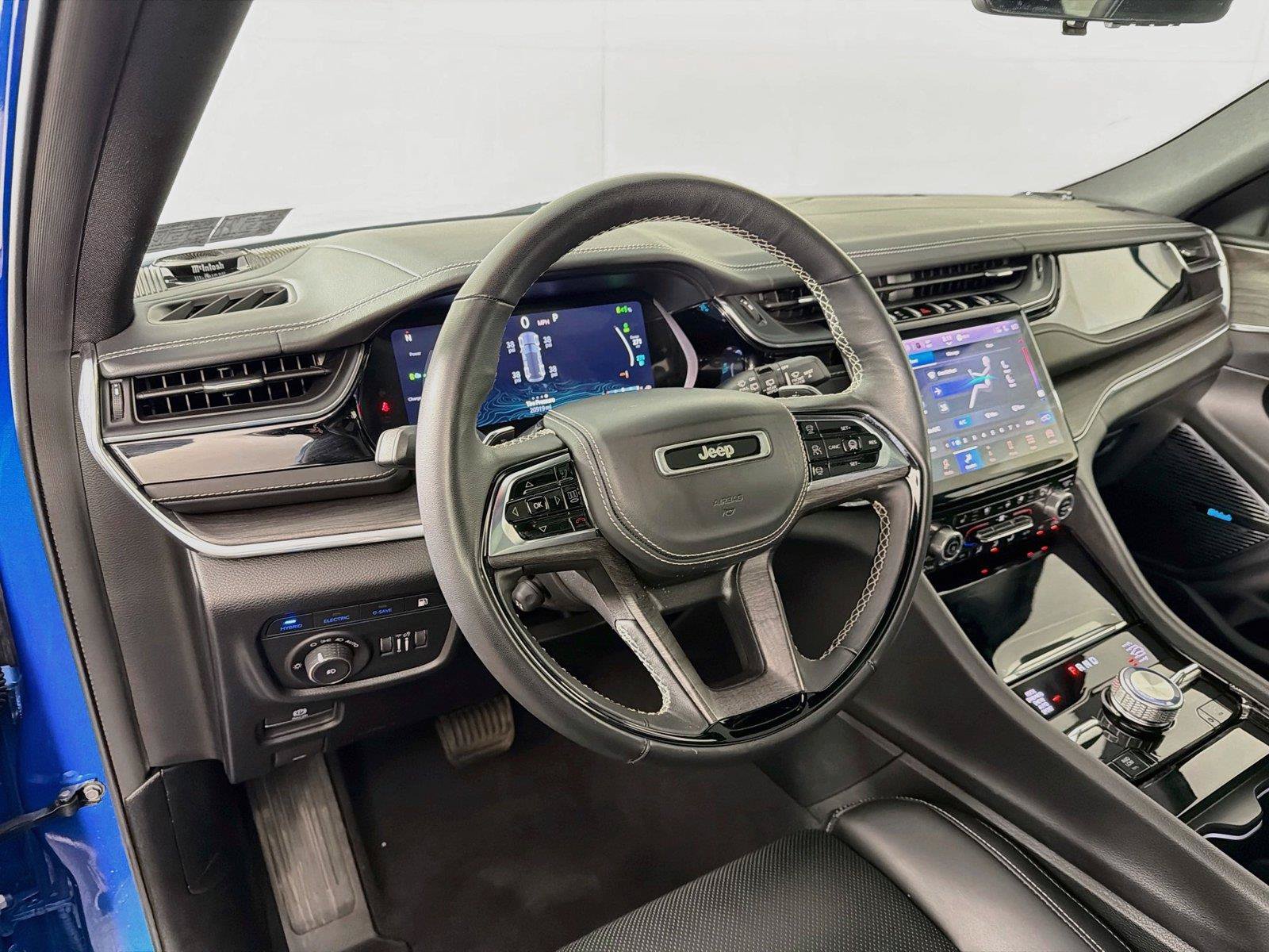 Used 2022 Jeep Grand Cherokee Overland w/ Advanced Protech Group III AWD/4WD image 16
