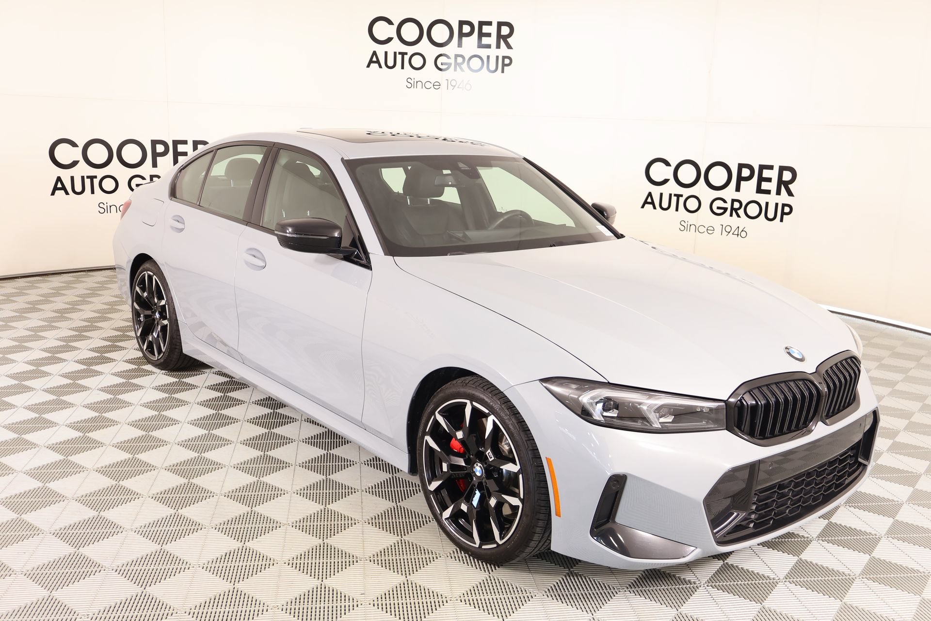 Used 2025 BMW 330i xDrive Sedan w/ M Sport Package AWD/4WD image 1