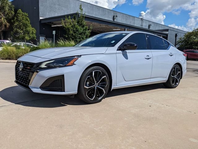 Used 2024 Nissan Altima 2.5 SR w/ SR Premium Package FWD image 9