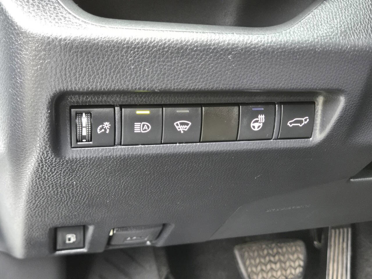 Used 2020 Toyota RAV4 XLE w/ Convenience Package image 32