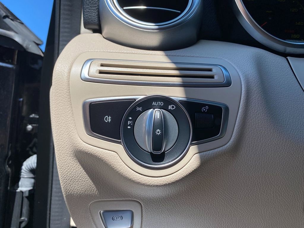 Used 2021 Mercedes-Benz C 300 4MATIC Sedan image 23