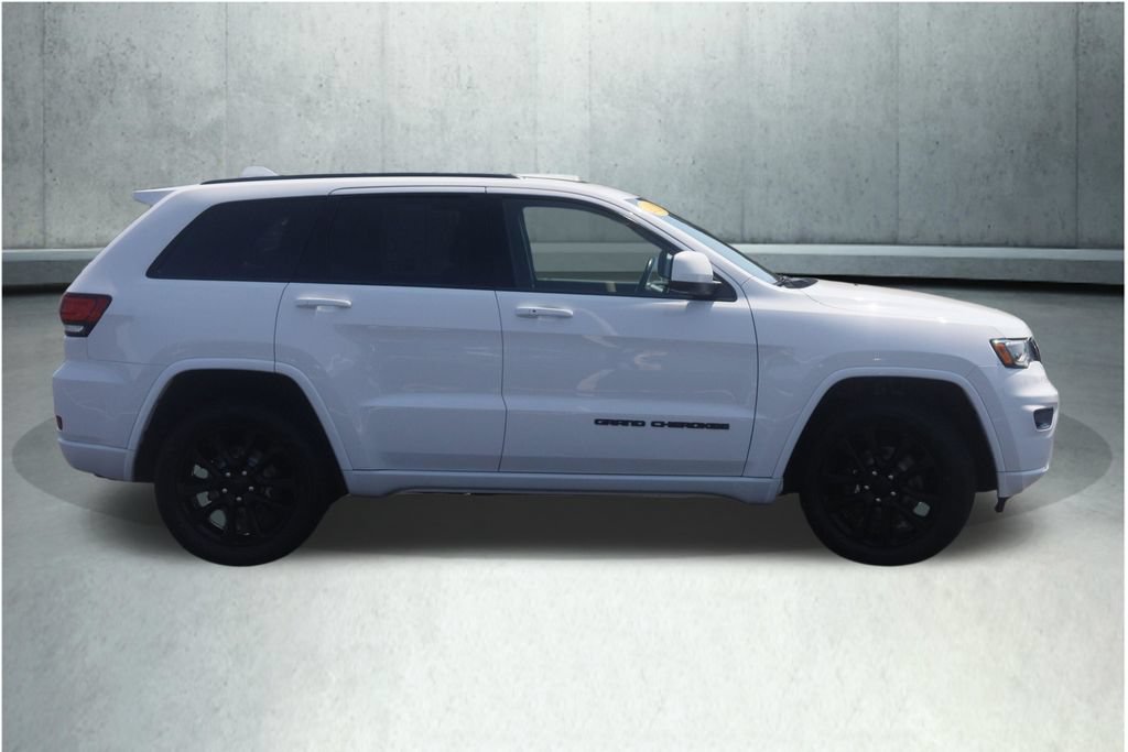 Used 2020 Jeep Grand Cherokee Altitude AWD/4WD image 17