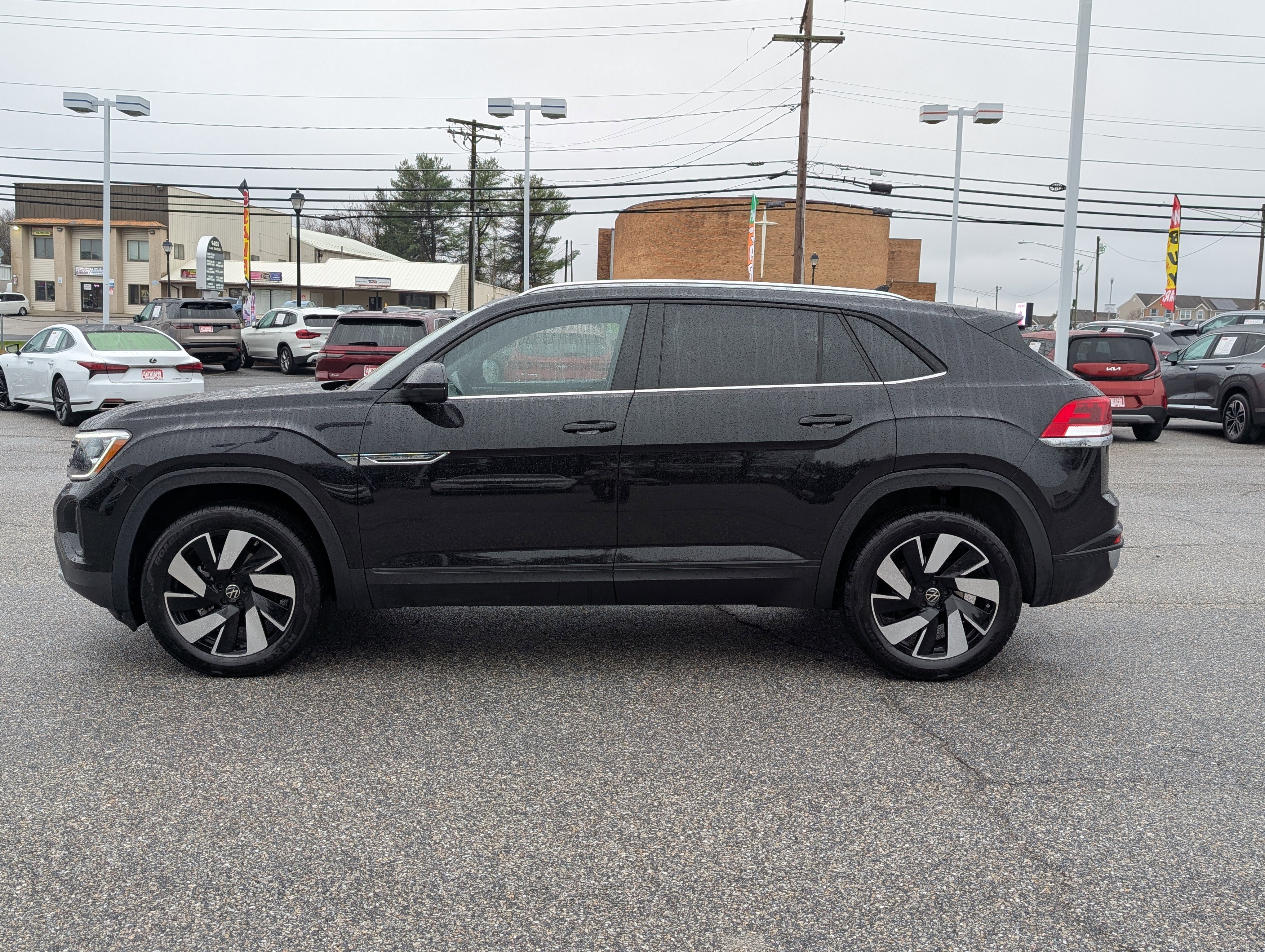 Used 2025 Volkswagen Atlas Cross Sport SE image 6