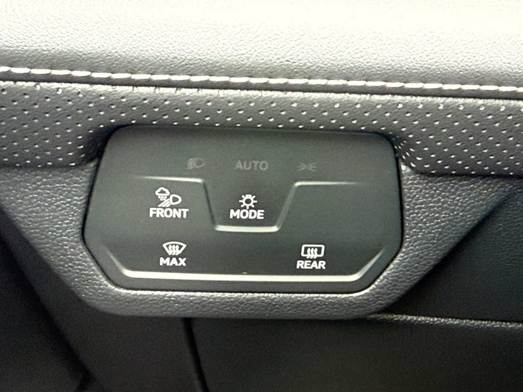 Used 2025 Volkswagen Atlas SEL AWD/4WD image 22