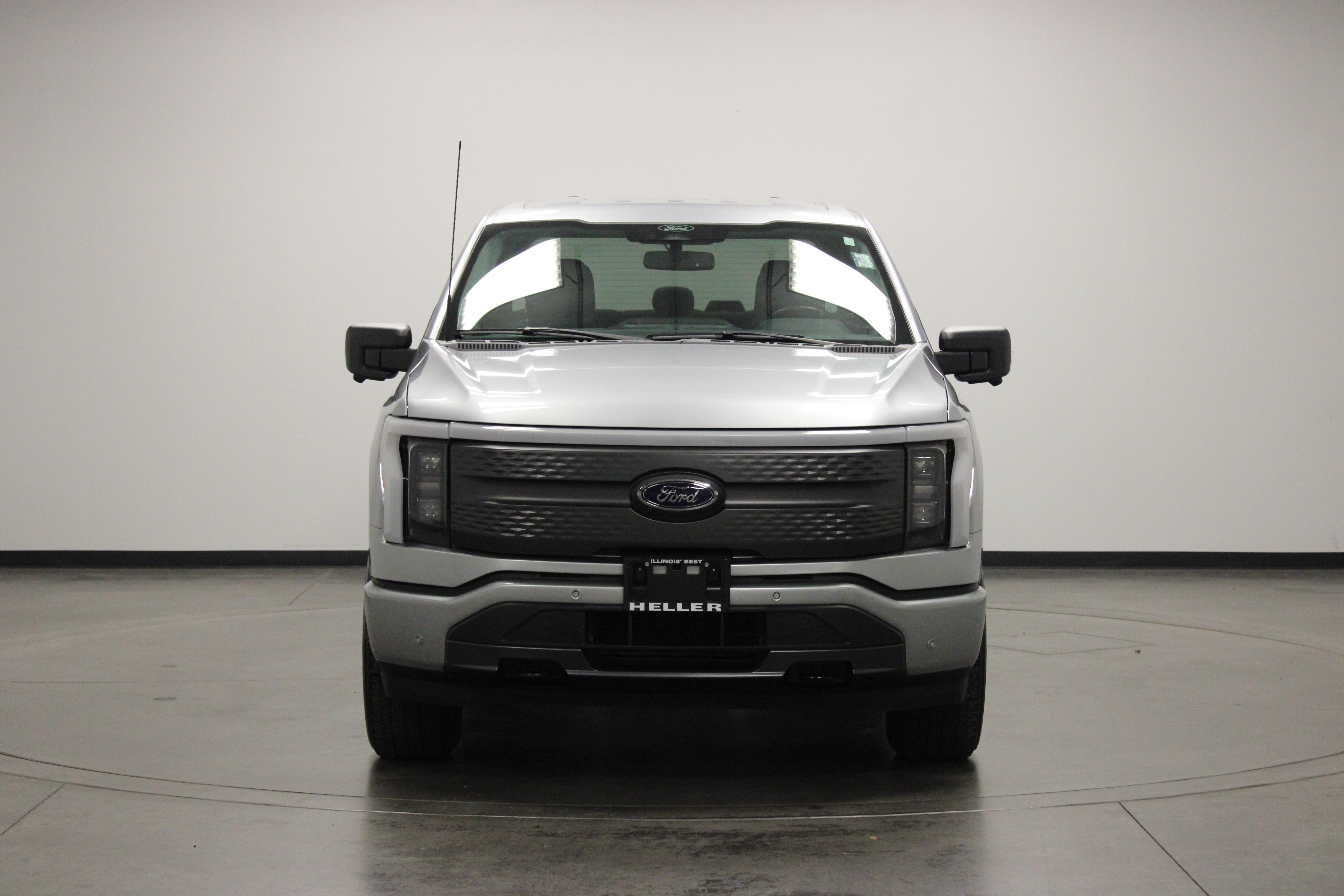 Used 2022 Ford F150 Lightning XLT AWD/4WD image 3