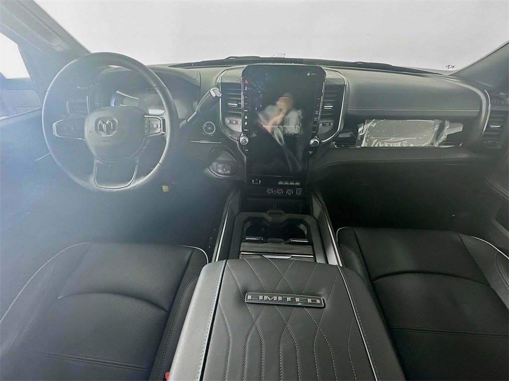 New 2025 RAM 3500 Limited w/ Towing Technology Group image 9