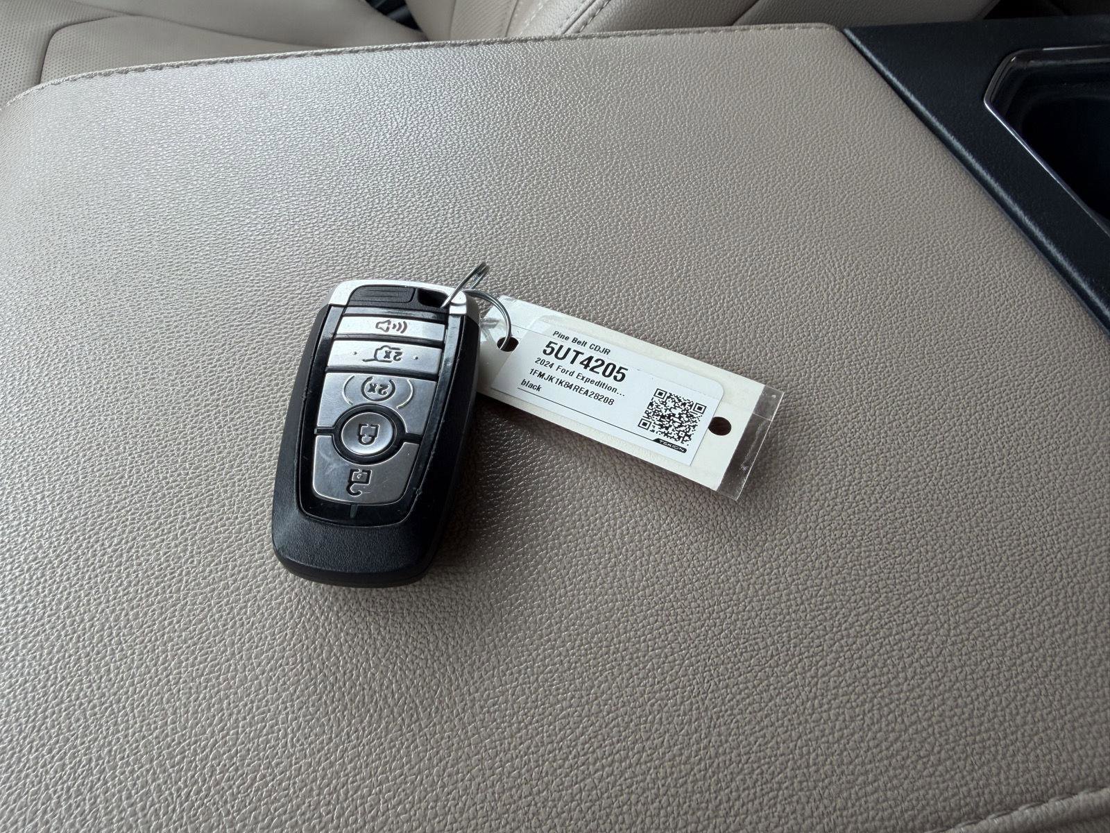 Used 2024 Ford Expedition Max Limited RWD image 13