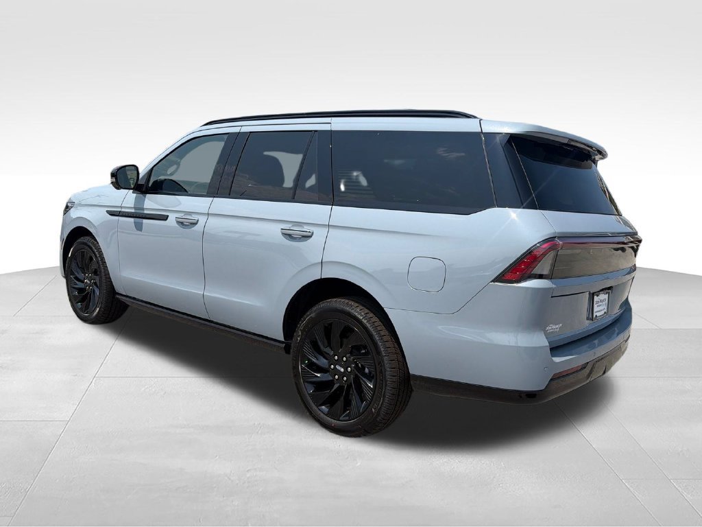 New 2027 Lincoln Navigator Reserve w/ Jet Appearance Package AWD/4WD image 3