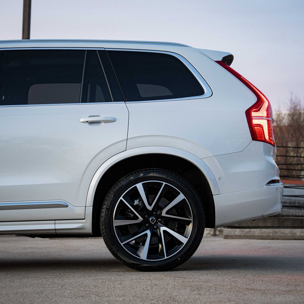Certified 2025 Volvo XC90 B5 Plus image 4