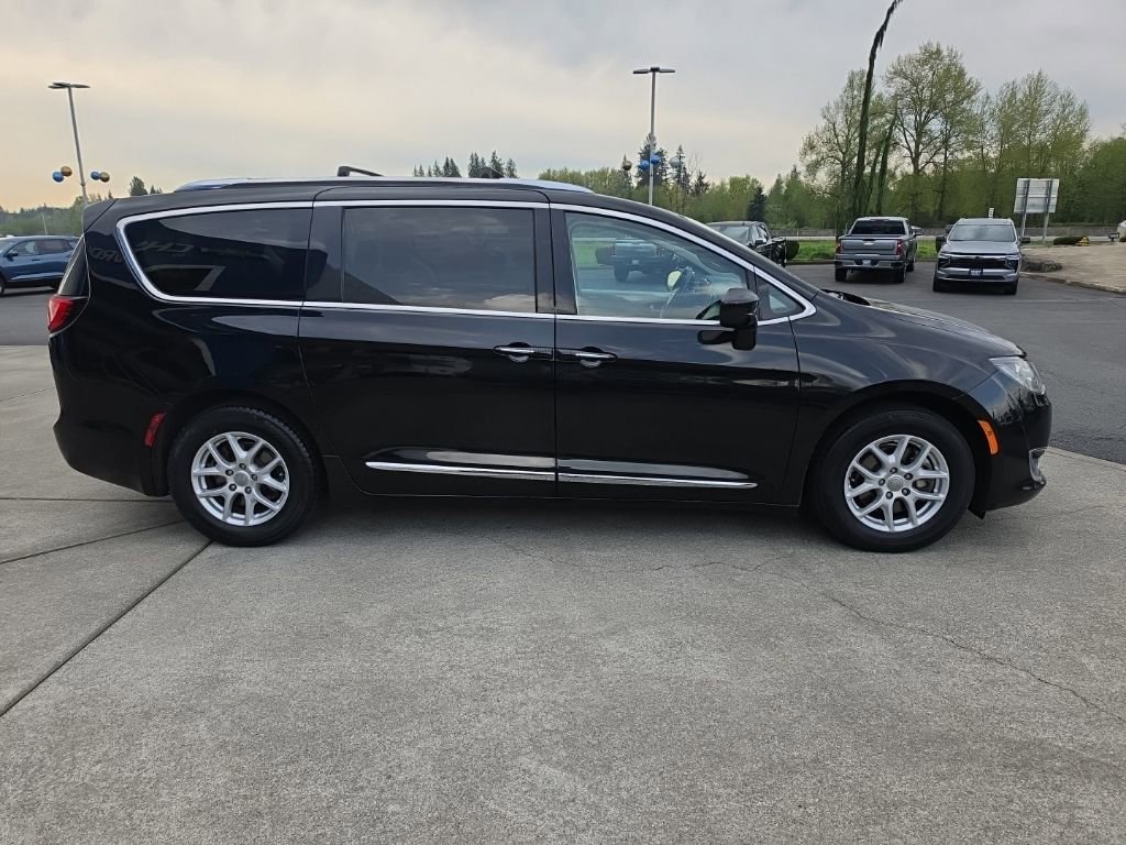 Used 2020 Chrysler Pacifica Touring-L FWD image 7