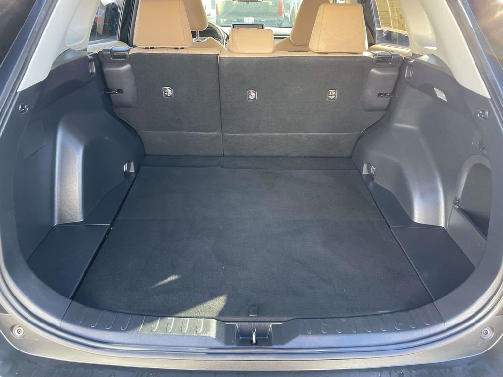 Used 2019 Toyota RAV4 XLE AWD/4WD image 47