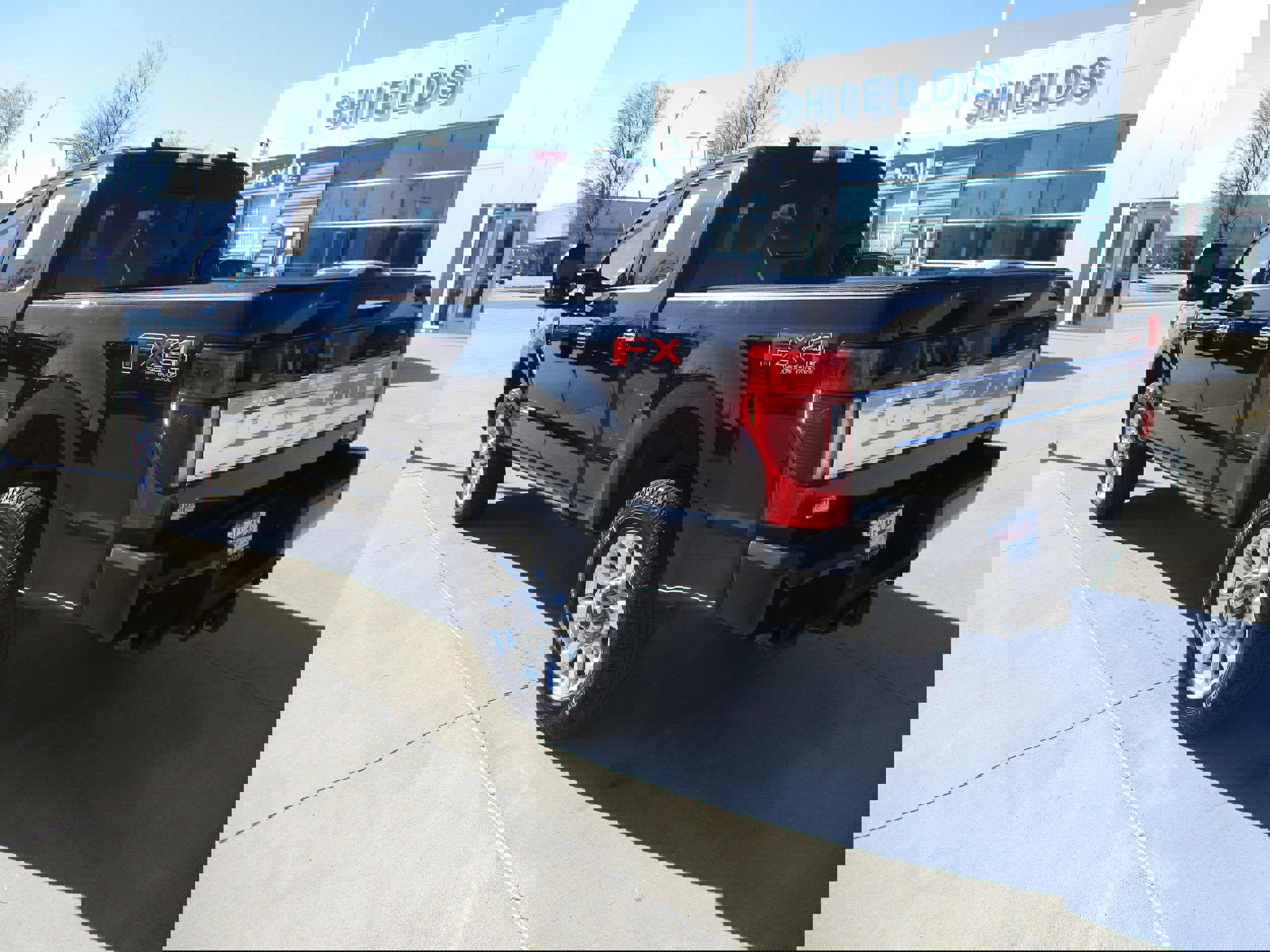 Used 2020 Ford F250 Platinum w/ FX4 Off-Road Package AWD/4WD image 3