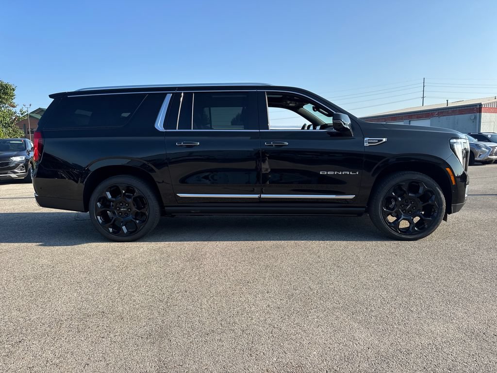 New 2026 GMC Yukon XL Denali w/ Denali Reserve Package AWD/4WD image 7