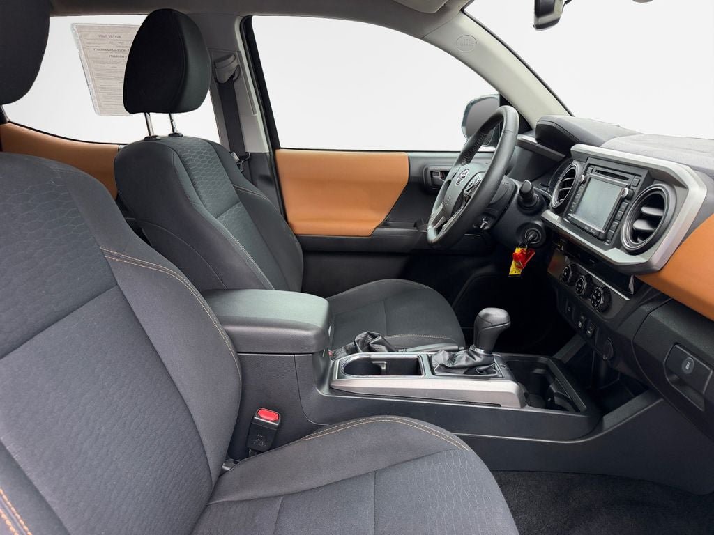 Used 2018 Toyota Tacoma SR5 RWD image 25