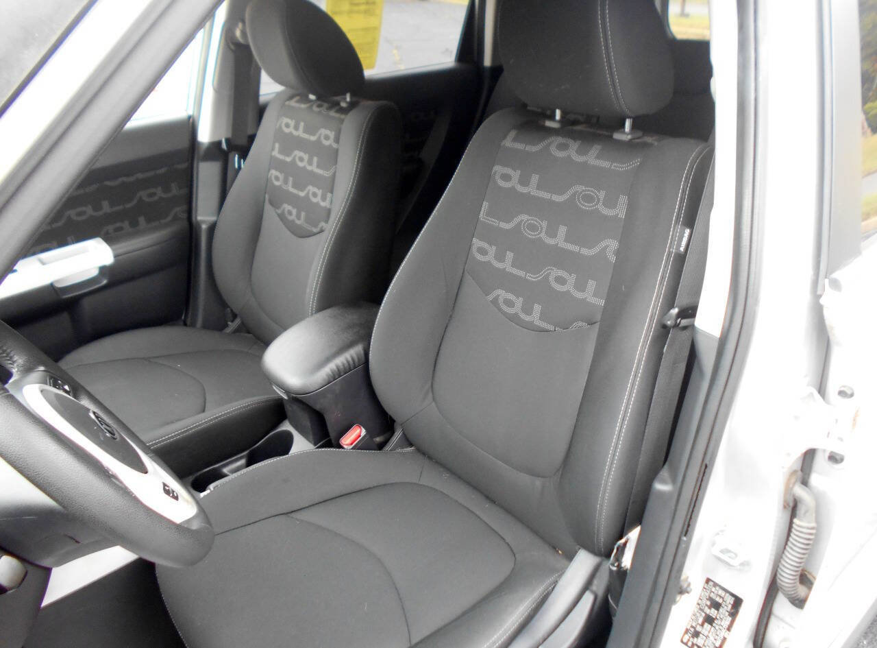 Used 2012 Kia Soul + image 11