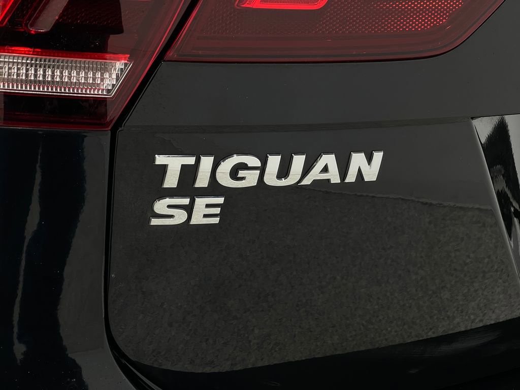 Used 2021 Volkswagen Tiguan SE w/ Panoramic Sunroof Package image 37