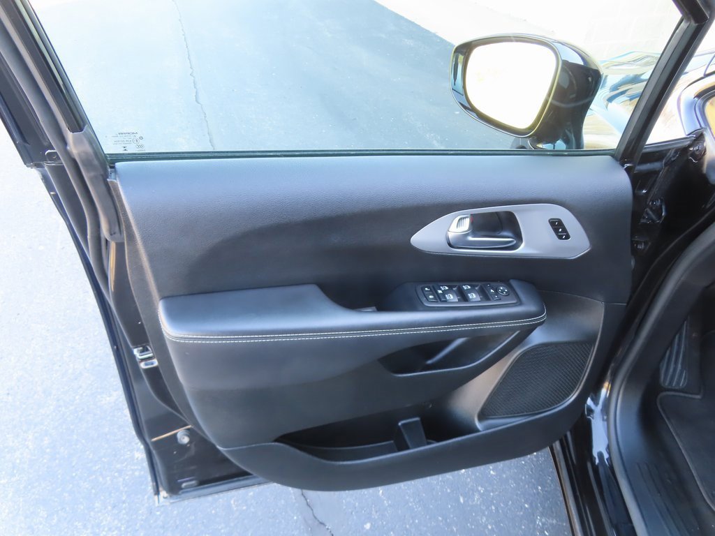 Certified 2025 Chrysler Pacifica Limited image 24