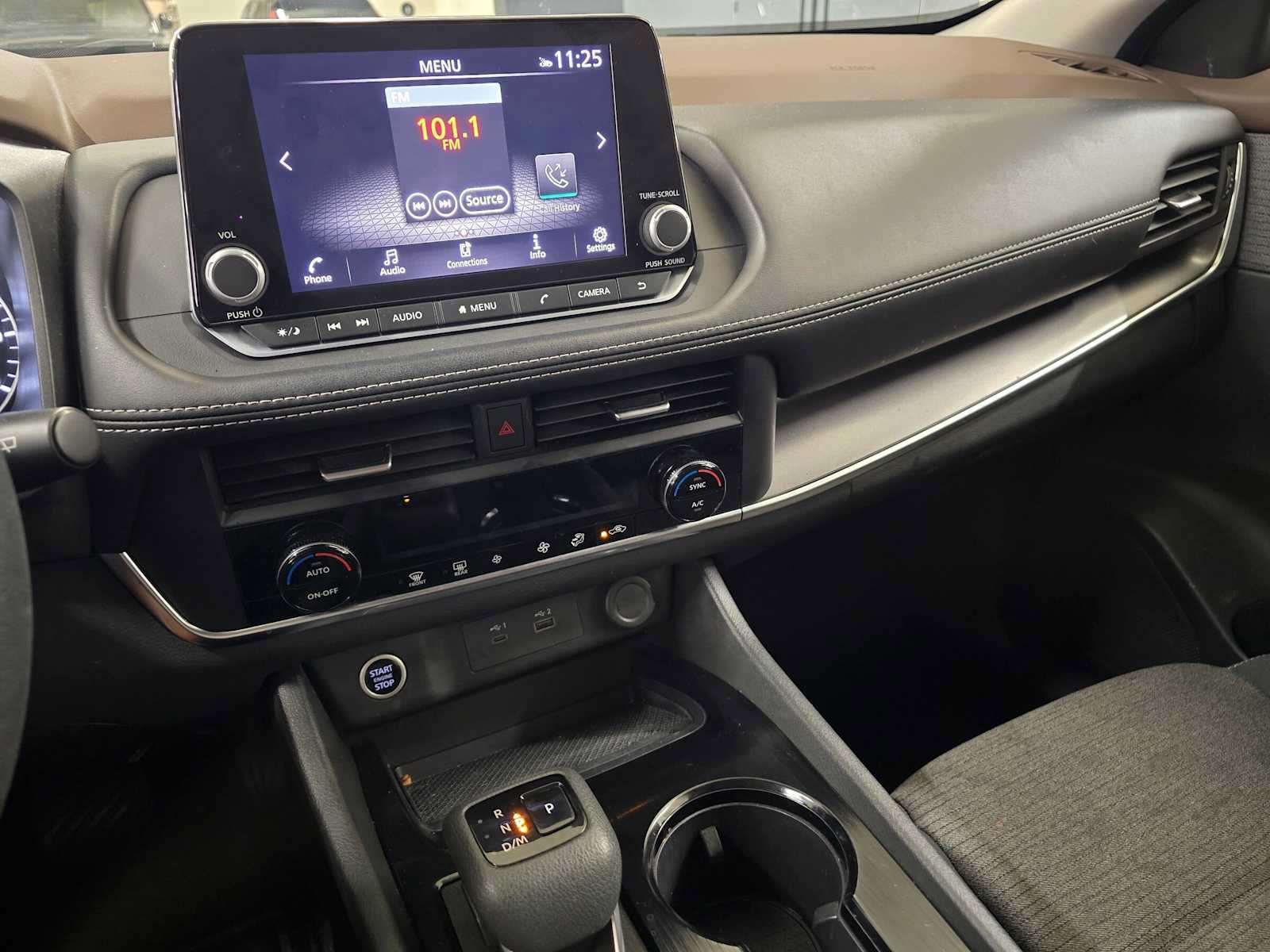 Used 2023 Nissan Rogue SV FWD image 26