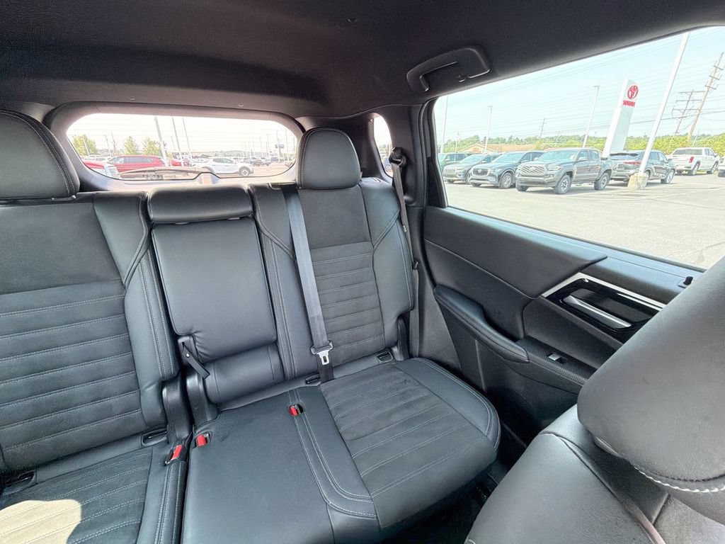 Used 2023 Mitsubishi Outlander SE Black Edition AWD/4WD image 14