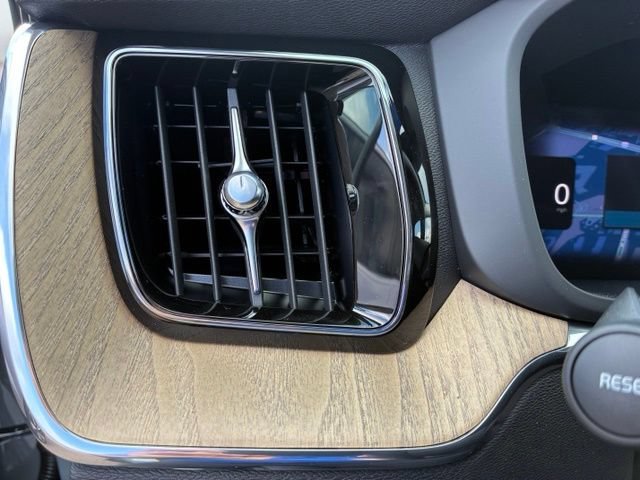 New 2026 Volvo XC60 T8 Plus w/ Climate Package PRO AWD/4WD image 17
