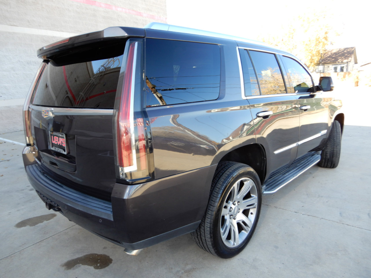 Used 2016 Cadillac Escalade Luxury image 5