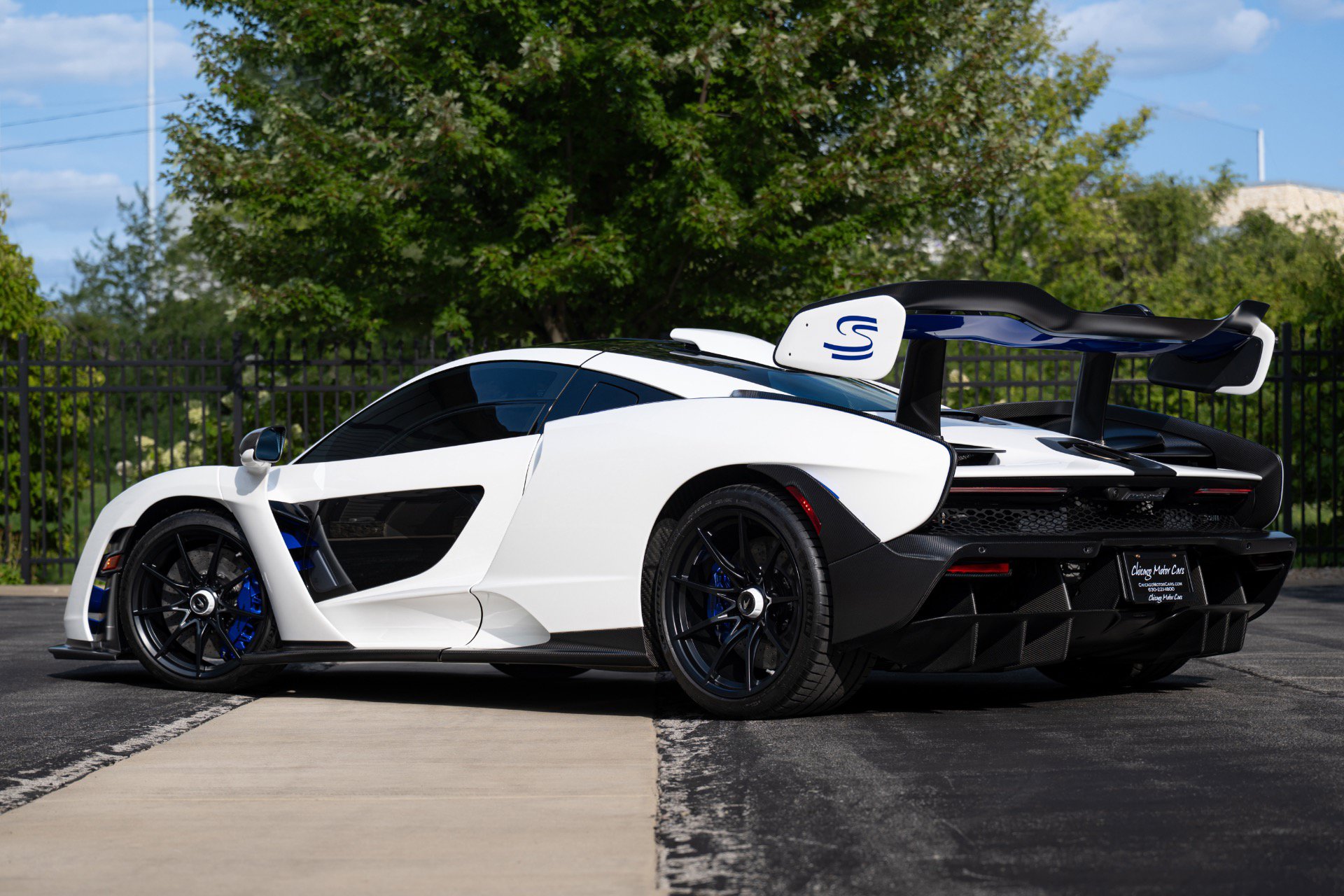 Used 2019 McLaren Senna RWD image 7