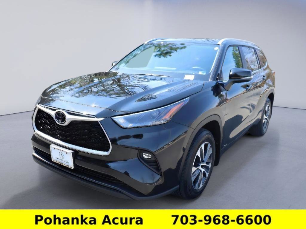 Used 2025 Toyota Highlander XLE AWD/4WD image 3