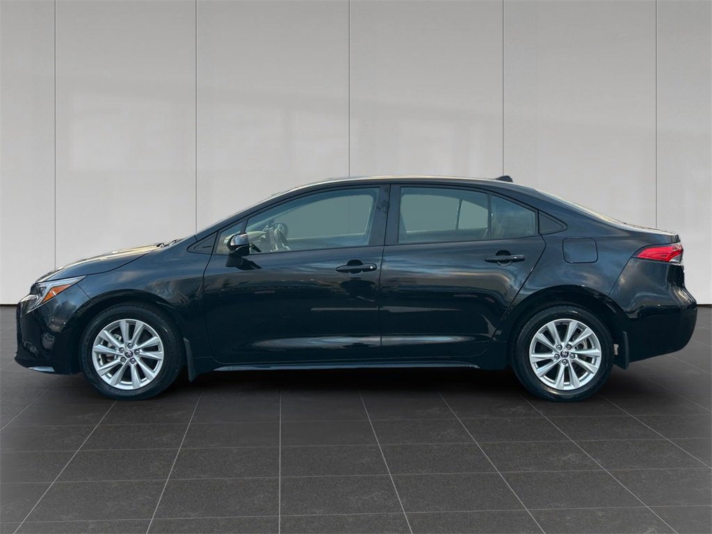Used 2023 Toyota Corolla LE w/ LE Convenience Package image 2