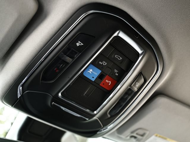 Used 2023 Jeep Grand Cherokee Limited w/ Luxury Tech Group II AWD/4WD image 41