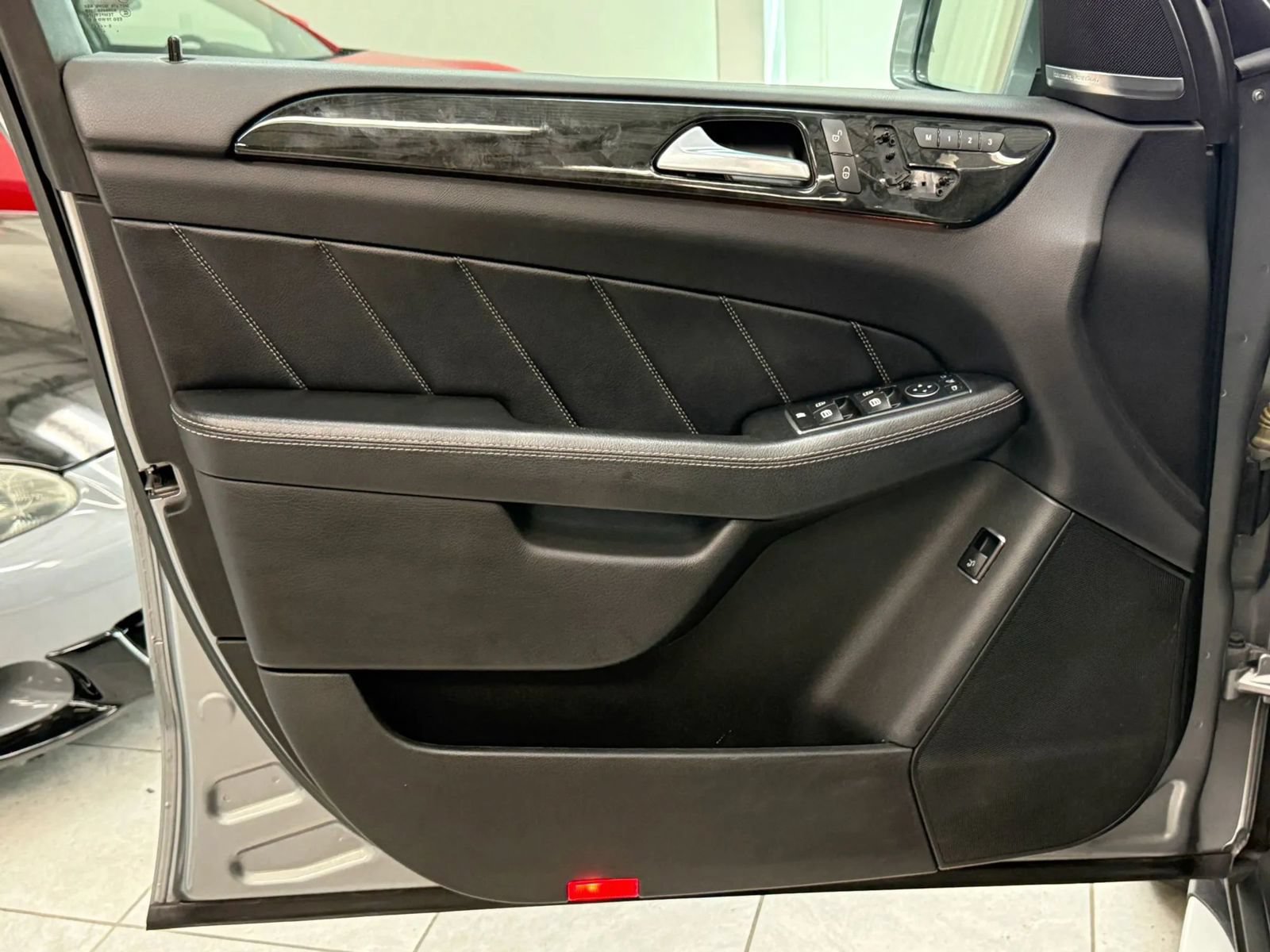 Used 2016 Mercedes-Benz GL 320 BlueTEC 4MATIC w/ Premium I Package image 16